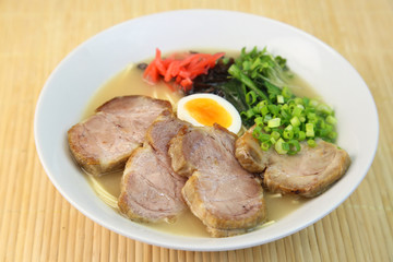 とんこつラーメン
