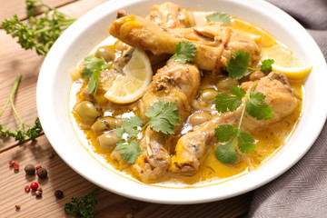 chicken cooked with lemon and olive