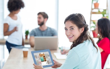 Fototapeta premium Smiling businesswoman using tablet 