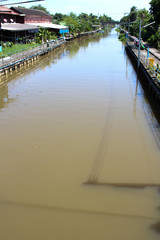 Naklejka premium Canal within the community