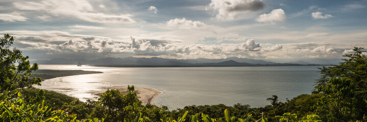 Fototapeta premium Blick auf die Bucht von São Francisco do Sul, Santa Catarina, in Brasilien