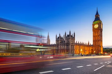 Foto op Plexiglas London scenery at Westminster bridge with Big Ben and blurred red bus, UK © Patryk Kosmider