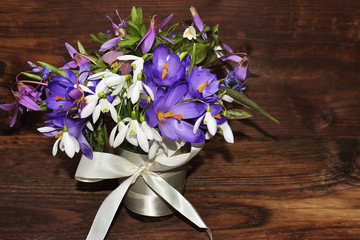 Spring bouquet of flowers on wood