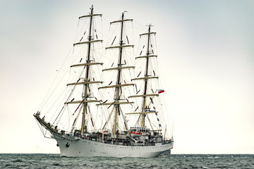 Fototapeta na wymiar Sailing ships on the sea. Tall Ship.Yachting and Sailing travel.