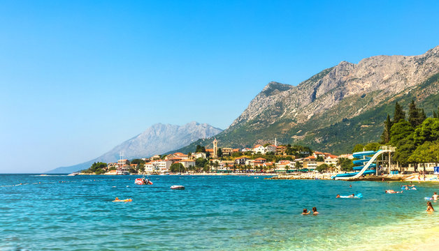 Chorwacja - Makarska Riviera - Krajobraz wybrzeża i miasteczko Gradac 