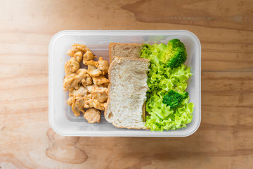 Meal Prep (Broccoli,Chicken-breast Meat only,Bread)
