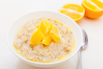 Oat porridge with oranges
