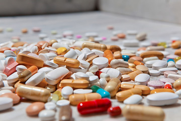 Jede Menge Pillen und Medikamente