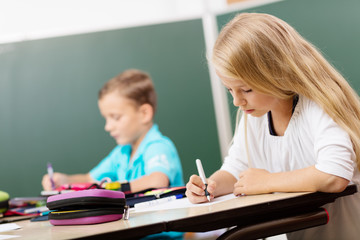 Mädchen in der Grundschule