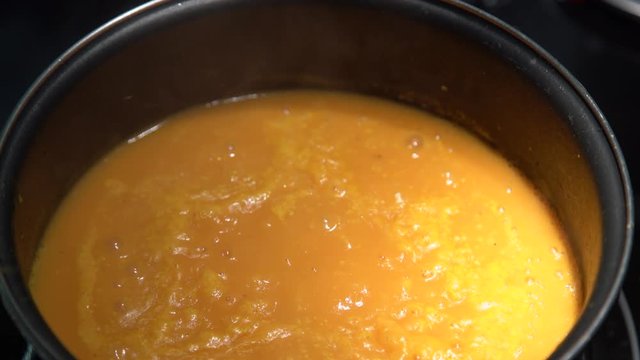 Cocinando crema de calabaza