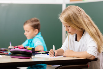 Mädchen in der Grundschule