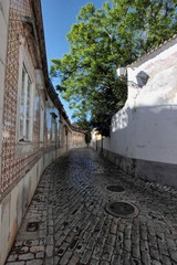 rua com calçada