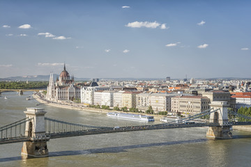 Fototapeta premium Chain Bridge And Budapest Cityscape, Hungary