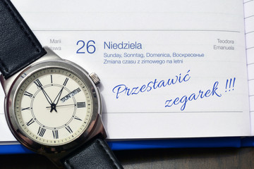 Pamiętaj o zmianie czasu, przestaw zegarek. © shake_pl