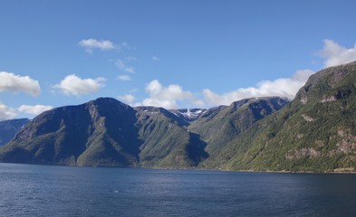 Fototapeta na wymiar fjord en Norvège