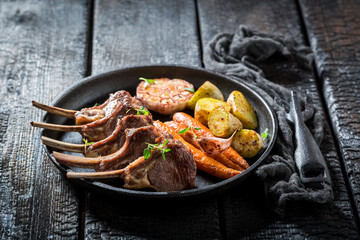 Spicy grilled ribs of lamb with thyme and spices