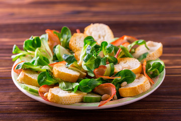 Ham bacon, cucumber, spinach and crackers salad