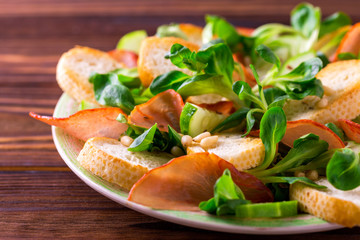 Ham bacon, cucumber, spinach and crackers salad