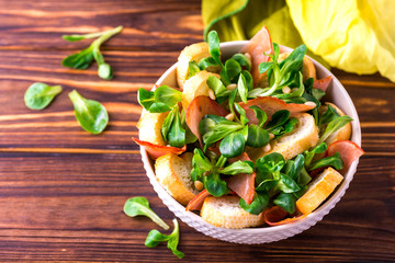 Ham bacon, cucumber, spinach and crackers salad