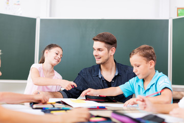Grundschullehrer erklärt