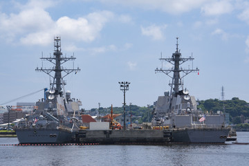 横須賀港の軍艦