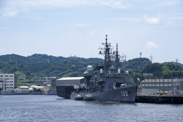 横須賀港の軍艦