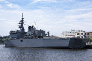 横須賀港の軍艦 © naoko