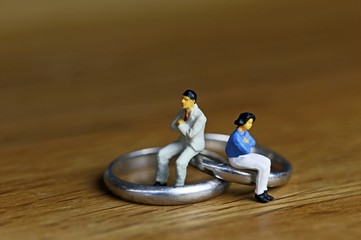夫婦と外した指輪