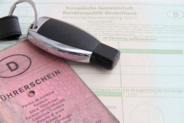 Fahrzeugpapiere mit Führerschein