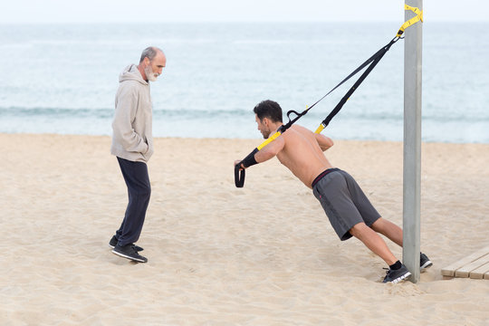Trx Schlingentraining am Strand mit Coach
