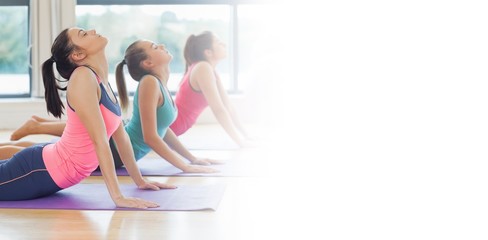 Obraz premium Friends exercising on mats