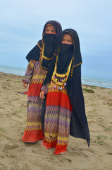 Young girls in traditional dress of nomad family of the Rashaida  (Rashaayda) Arab tribe living in Eritrea - obrazy, fototapety, plakaty
