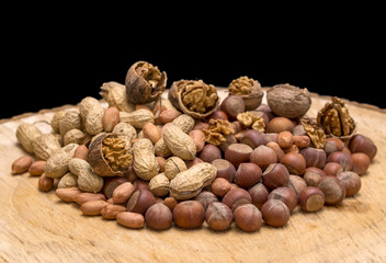 Walnut kernels and whole walnuts wood background