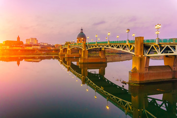 The Saint-Pierre bridge passes over the Garonne and it was completely rebuilt in 1987 in Toulouse...