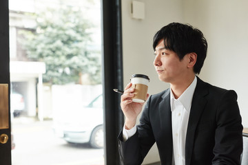 カフェのビジネスマン