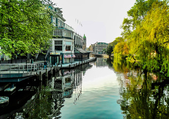 Fototapeta na wymiar Beautiful Amsterdam canal in the morning