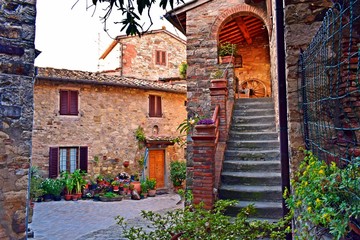 Fototapeta na wymiar tipico villaggio medievale di Montefioralle nel Chianti fiorentino nel comune di Greve in Chianti, Firenze Italia