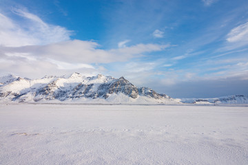 Obraz premium Icelandic landscape in wintertime in a beautiful sunlight - March 2017