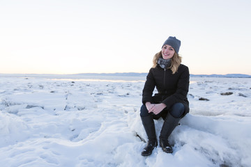 Fototapeta na wymiar portrait of a young woman in winter season beach