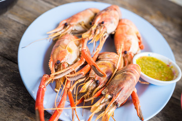 Delicious river shrimp fire burned with seafood sauce