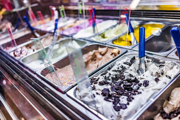 Ice cream serving counter with many scoopable flavors