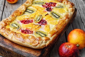 Baked home cheesecake with oranges