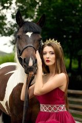 Obraz premium Gorgeous queen and her horse