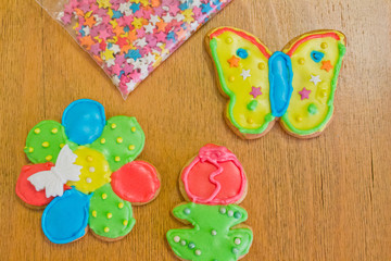 Obraz na płótnie Canvas Цветок и бабочка, Имбирное печенье, домашние приготовления