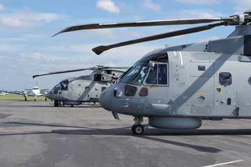 Fototapeta na wymiar Hélicoptères Merlin de la Royal Navy