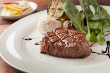 Fototapeta na wymiar beef tenderloin steak
