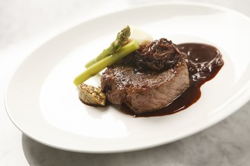 beef steak with asparagus