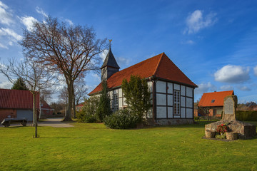 Fototapeta na wymiar Kapelle Gülden / Fachwerkkapelle in Gülden bei Zernien (Landkreis Lüchow-Dannenberg, Niedersachsen). Aufgenommen am 15. März 2017.