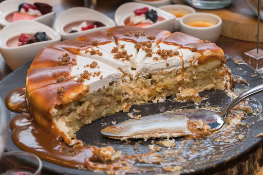banoffe cake on the table