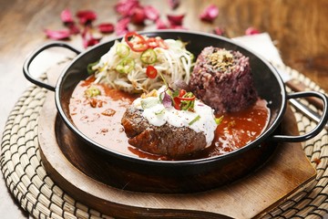 hamburger steak in pan